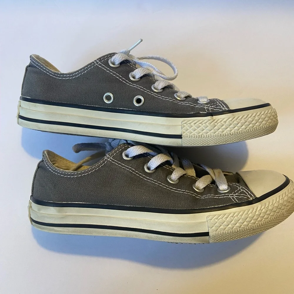 Converse Kids Low Top Gray Sneakers Size 1